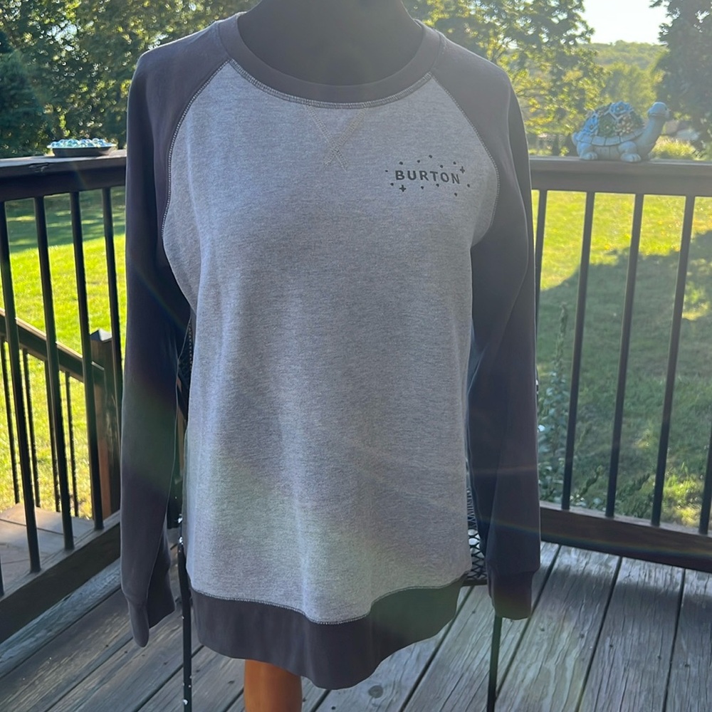 Women’s Burton Sweatshirt 🏂 - Picture 2 of 11